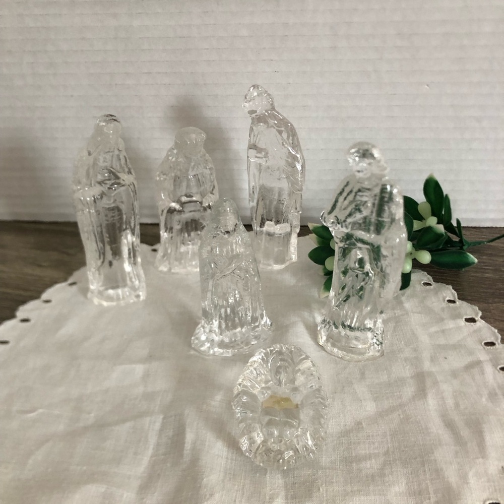 Vtg Six Piece Clear Glass Nativity Set